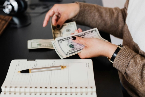 Waarom is het verstandig om regelmatig je leningen te vergelijken?